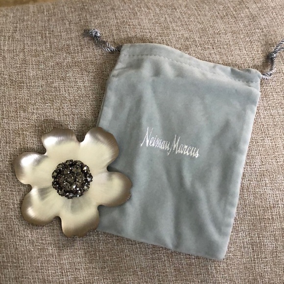 Alexis Bittar Lucite Flower Brooch - Picture 3 of 4